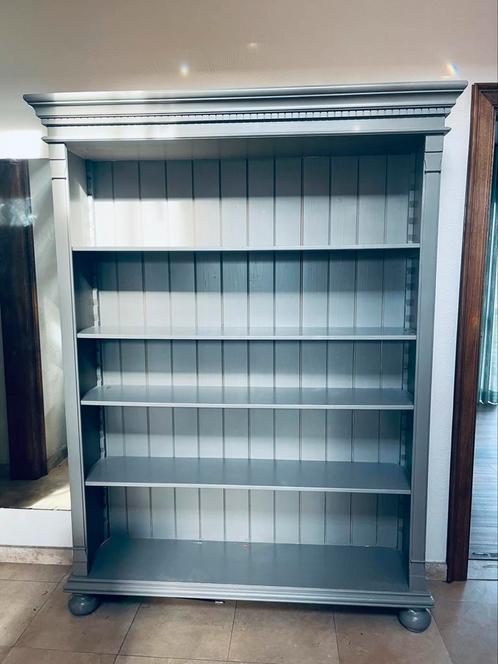 Taupe, mooie landelijke boekenkast met afgewerkte details, Huis en Inrichting, Kasten | Boekenkasten, Gebruikt, Ophalen