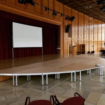 podiumelement Praktikus beschikbaar voor biedingen