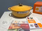 Nieuwe schaarse Le Creuset lage braadpan 22 cm Honey, Huis en Inrichting, Keuken | Potten en Pannen, Gietijzer, Nieuw, Ophalen of Verzenden