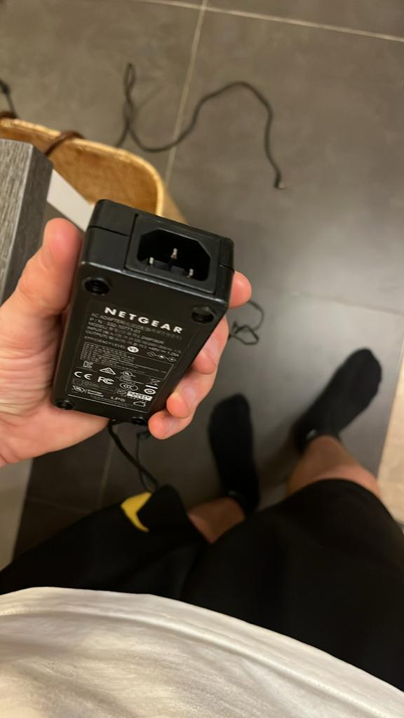 Commutateur PoE Gigabit Netgear 5 porte + 12 ports CAT5/CAT6, Télécoms, Téléphones fixes | Combinés & sans fil, Utilisé, Enlèvement ou Envoi