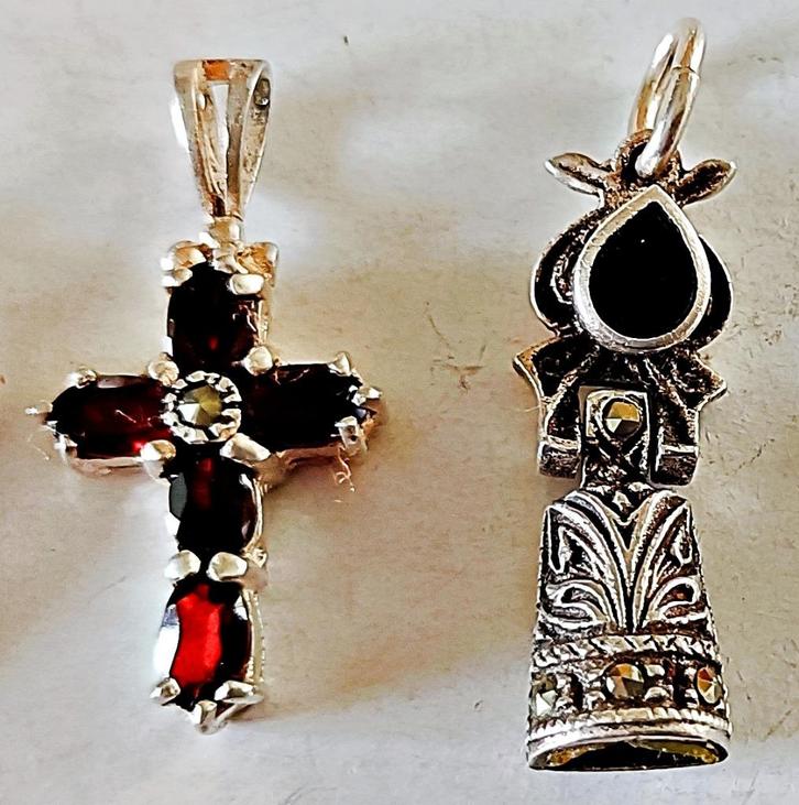 Pendentif croix ou autre motif en argent, grenats/marcassite, Bijoux, Sacs & Beauté, Pendentifs, Comme neuf, Argent, Argent, Croix ou Symbole
