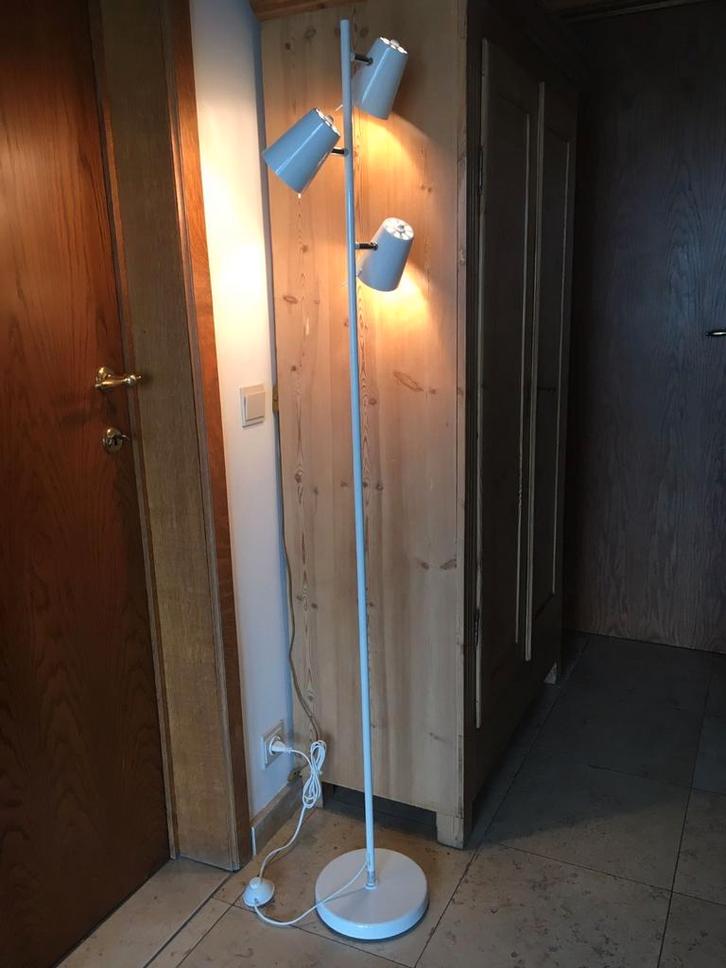 Deux belles lampes spots sur pied, Maison & Meubles, Lampes | Lampadaires, Comme neuf, Enlèvement