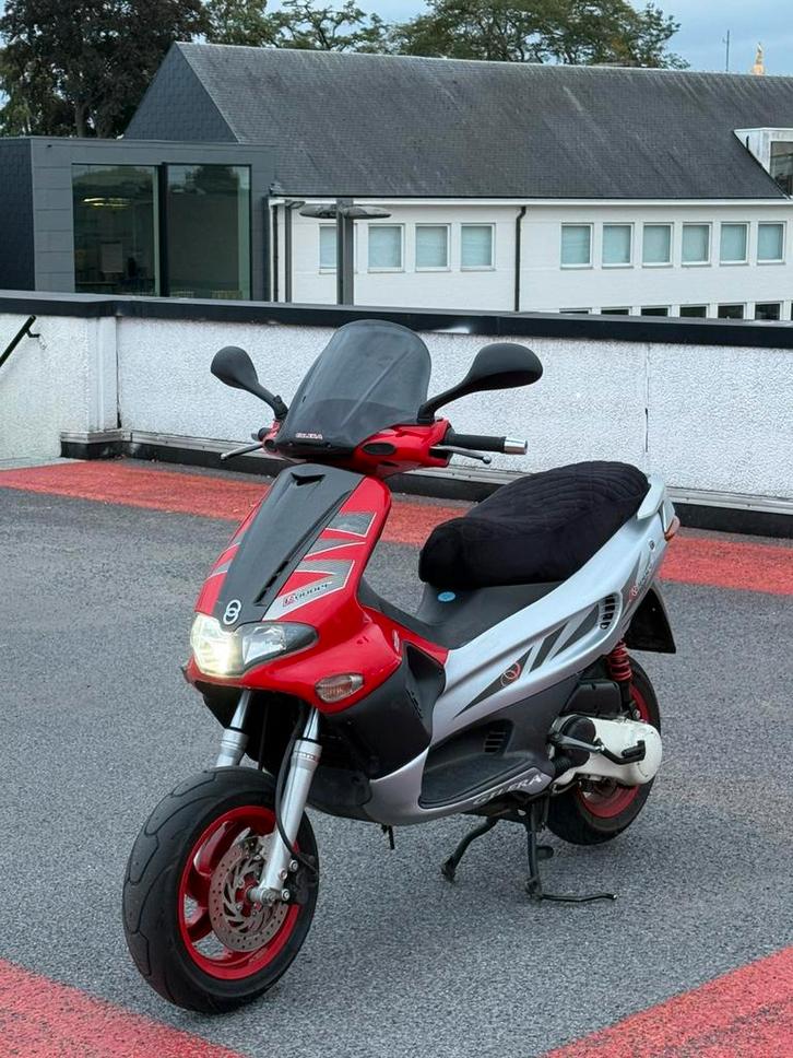 Gilera runner, Fietsen en Brommers, Scooters | Piaggio, Zo goed als nieuw, Overige modellen, Klasse B (45 km/u), Tweetakt, Ophalen