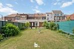 Op te frissen gezinswoning met tuin, garage en oprit/uitweg!, 200 tot 500 m², 3 kamers, Provincie West-Vlaanderen, 121 m²