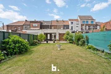 Op te frissen gezinswoning met tuin, garage en oprit/uitweg! beschikbaar voor biedingen