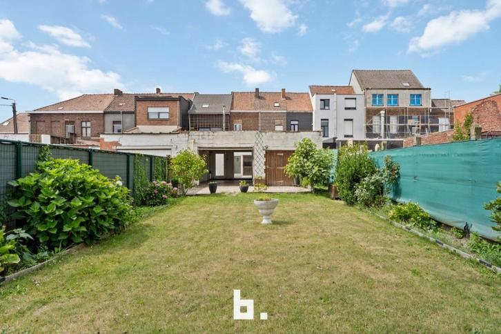 Op te frissen gezinswoning met tuin, garage en oprit/uitweg!, Immo, Huizen en Appartementen te koop, Provincie West-Vlaanderen