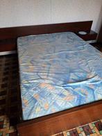 Bed + matrasin goede staat moet weg 3 november nr containerp, Huis en Inrichting, Ophalen, Zo goed als nieuw