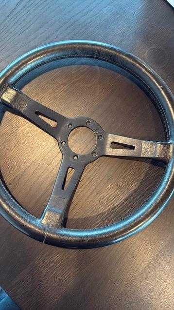 Klassieke Momo voor Porsche  beschikbaar voor biedingen