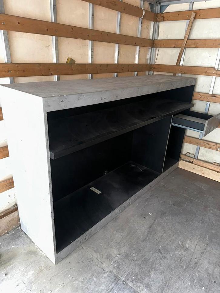 Zeer mooie commerciële toonbank in gladde betonstijl!, Antiek en Kunst, Antiek | Meubels | Kasten, Ophalen