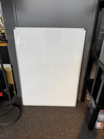 Whiteboard magnetisch (2stuks) met een plankje beschikbaar voor biedingen