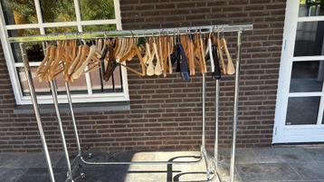 Professionele kledingrekken 150 cm x 150 cm + kleerhangers  beschikbaar voor biedingen