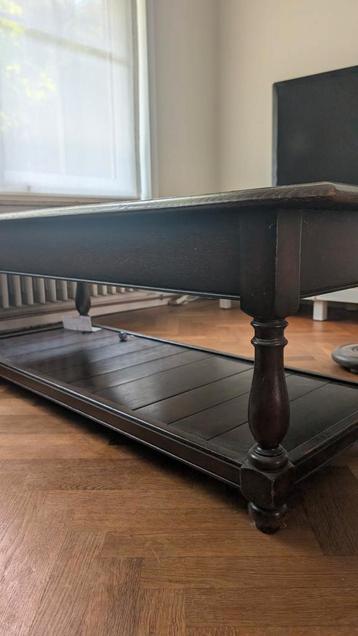 Houten salontafel beschikbaar voor biedingen