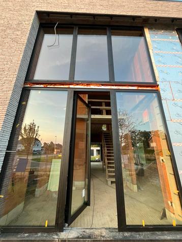 Reynaers alluminium profiel met 3 dubbele glas beschikbaar voor biedingen