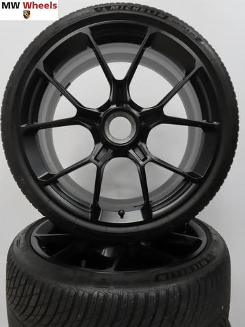 Porsche 911 992 GT3 Touring 21 inch velgen met winterbanden beschikbaar voor biedingen