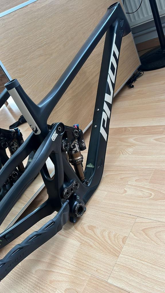 Kit cadre Pivot Switchblade taille L neuf, Vélos & Vélomoteurs, Vélos | VTT & Mountainbikes, Neuf, VTT tout suspendu, Enlèvement ou Envoi