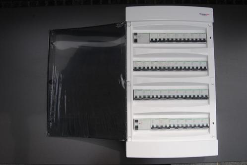 Zekeringkast 72 modulen, bedraad 3x400 volt+N of 2x230 volt., Doe-het-zelf en Bouw, Elektriciteit en Kabels, Gebruikt, Ophalen