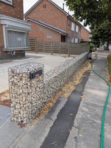 Gevulde steenkorven / gabion beschikbaar voor biedingen