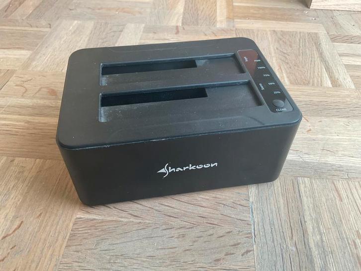 Sharkoon dual drive usb-c hub, Computers en Software, Dockingstations, Zo goed als nieuw, USB-hub, Harde schijf, Ophalen of Verzenden