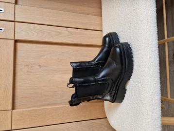 Boots / bottin / enkkellaars , YAYA , maat 37 , prima staat beschikbaar voor biedingen