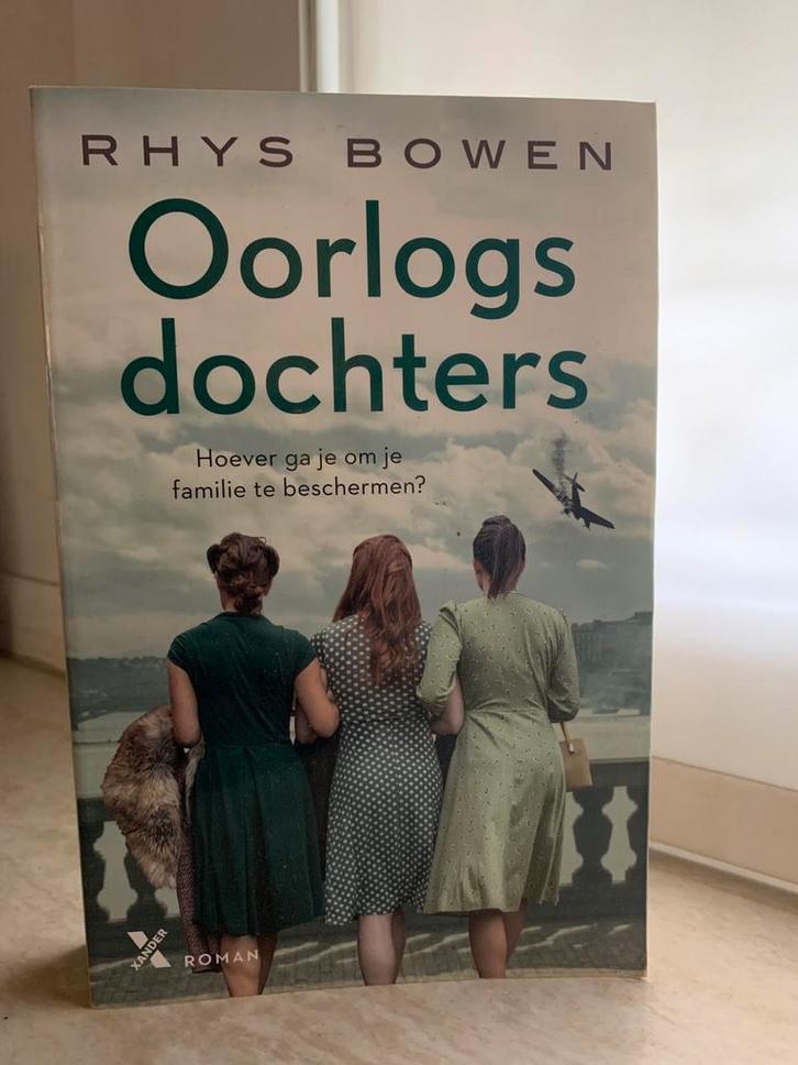 Rhys Bowen - Oorlogsdochters, Boeken, Literatuur, Zo goed als nieuw, Ophalen of Verzenden