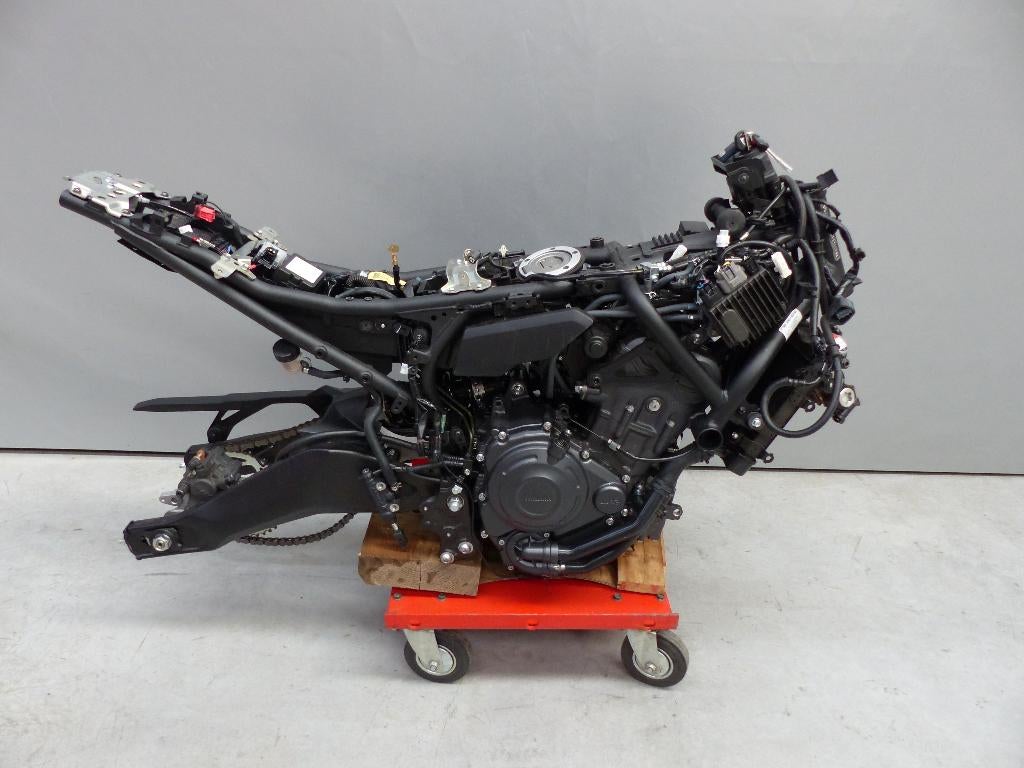 MT07 2025 accidentée 132 KM !!!!!, Motos, Motos | Yamaha, Entreprise, Naked bike, plus de 35 kW, 2 cylindres, Enlèvement