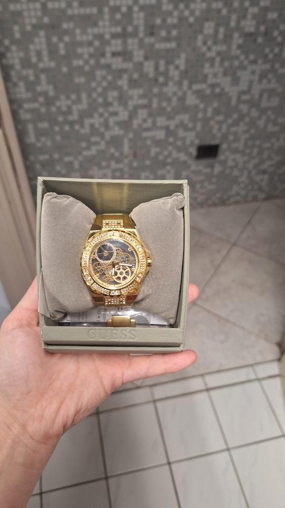 GUESS Skeleton Dial Crystal Watch, Handtassen en Accessoires, Horloges | Dames, Zo goed als nieuw, Polshorloge, Guess, Staal, Staal