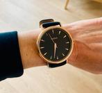 Horloge Oozoo met zwarte lederen band + nieuwe batterij, Handtassen en Accessoires, Horloges | Dames, Overige merken, Overige materialen