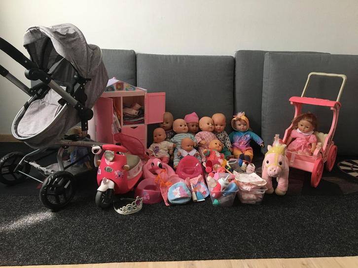 Groot lot poppen met accesoires, Kinderen en Baby's, Speelgoed | Poppen, Gebruikt, Babypop, Ophalen