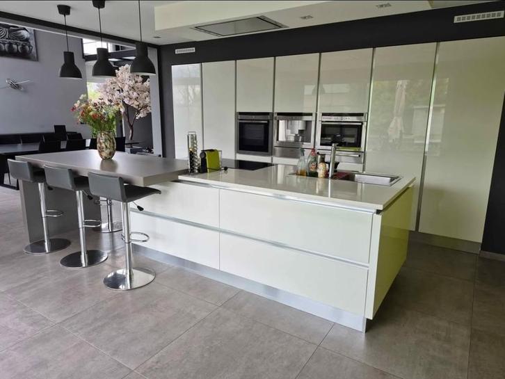Uitgeruste keuken, Huis en Inrichting, Keuken | Complete keukens, Zo goed als nieuw, Dubbelwandige keuken, Wit, Graniet of Steen