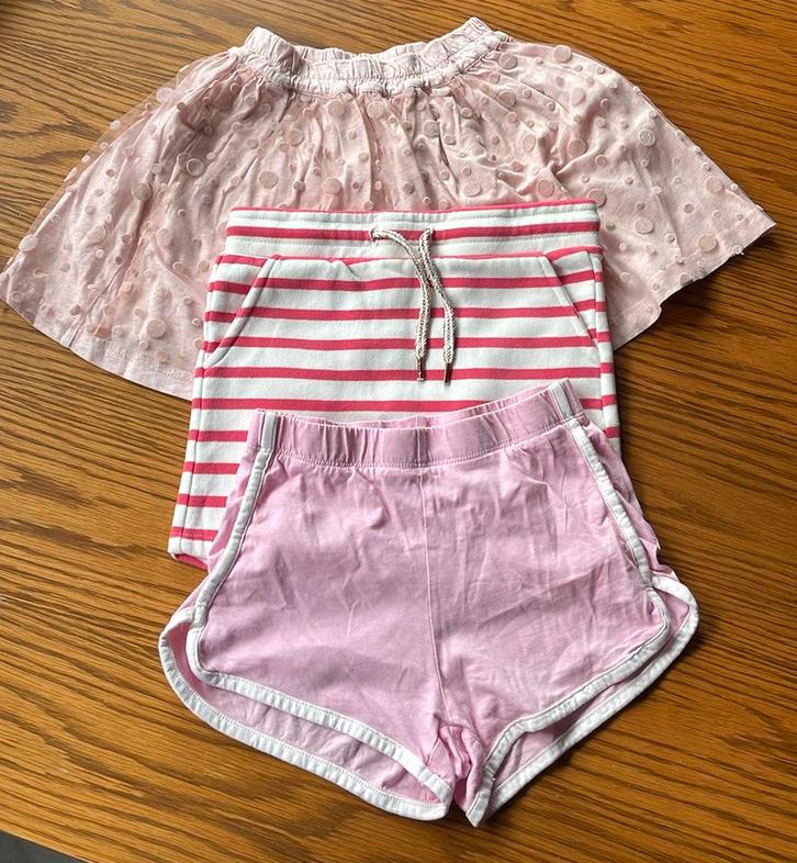 2 rokjes & 1 kort sportbroekje  6/7 jaar, Kinderen en Baby's, Kinderkleding | Kinder-kledingpakketten, Zo goed als nieuw, Ophalen of Verzenden