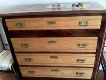 Commode beschikbaar voor biedingen