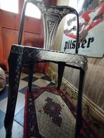 Metalen stoelen 2 stuks met beschilderd decoratie, Huis en Inrichting, Ophalen