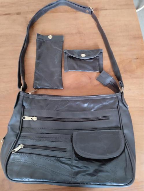 Petit sac à main avec accessoires assortis. NOUVEAU., Bijoux, Sacs & Beauté, Sacs | Sacs Femme, Neuf, Sac à main, Brun, Enlèvement ou Envoi