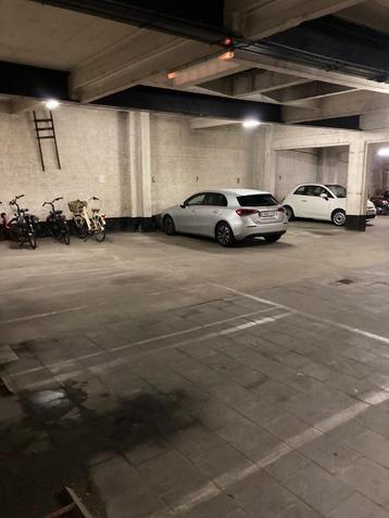 MAGAZIJN 400 M2 TE HUUR TE DEURNE NOORD  beschikbaar voor biedingen