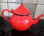 Theepot van rood geëmailleerd laken, Gebruikt