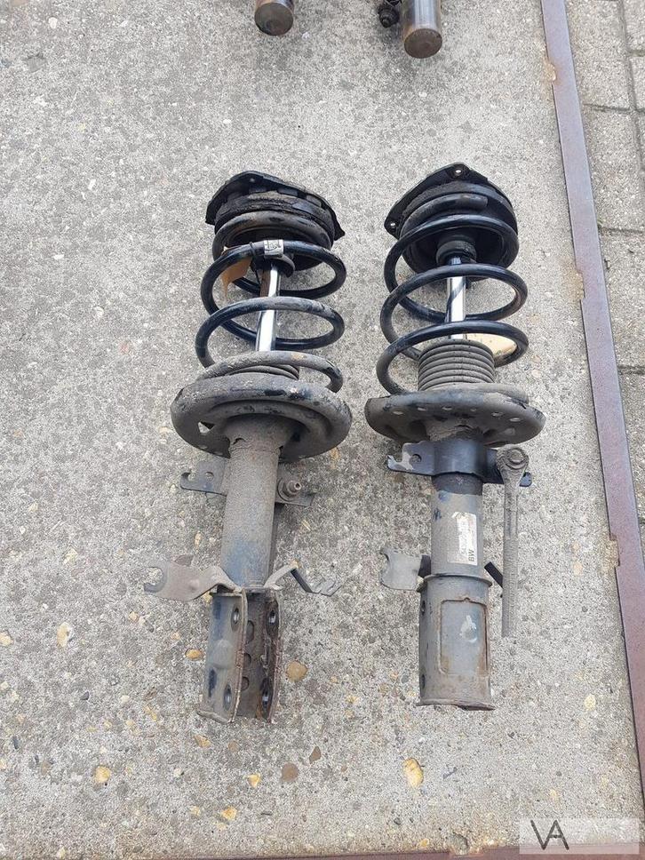 Renault Scenic 2009 - 2015 veerpoot links rechts €30 /st, Auto-onderdelen, Ophanging en Onderstel, Renault, Gebruikt, Ophalen of Verzenden