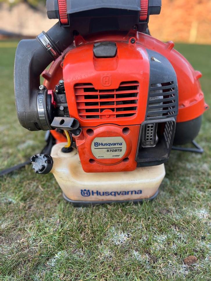 Bladblazer Husqvarna 570 BTS, Tuin en Terras, Bladblazers, Zo goed als nieuw, Ruggedragen, Ophalen