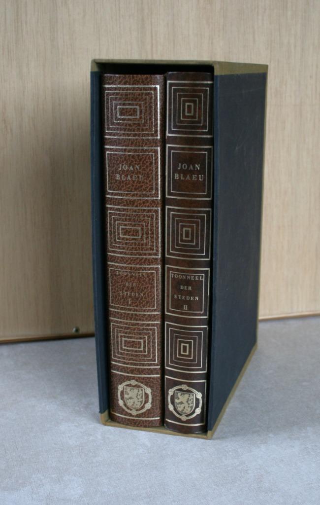 Heemkunde: Toonneel der steden van ’s Konings Nederlanden., Boeken, Geschiedenis | Nationaal, Gelezen, 17e en 18e eeuw, Ophalen of Verzenden