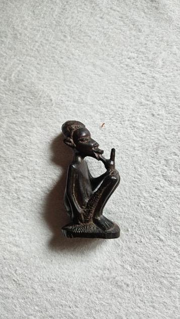 Figurine africaine en bois sculptée à la main, Enlèvement ou Envoi