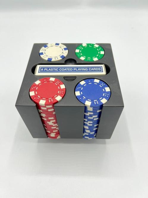 Pokerset met speelkaarten en pokerchips -- Draaibaar op voet, Hobby en Vrije tijd, Gezelschapsspellen | Kaartspellen, Nieuw, Een of twee spelers
