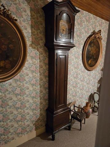 Antieke staande klok  beschikbaar voor biedingen