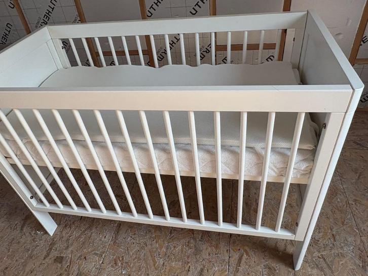 Set: Troll Bed Lukas wit 60x120cm + ABZmatras + aerosleep, Kinderen en Baby's, Babywiegjes en Ledikanten, Gebruikt, Ledikant, Ophalen
