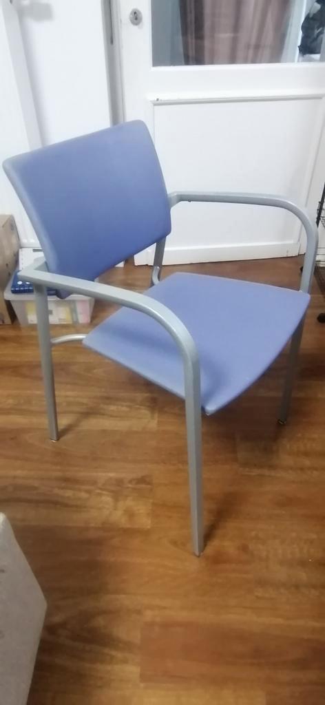 5 Zeer mooie stoel van metaal en kunstleer., Huis en Inrichting, Stoelen, Zo goed als nieuw, Eén, Leer, Metaal, Ophalen