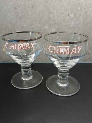 Twee oude geëmailleerde glazen van CHIMAY met M gaan perfect beschikbaar voor biedingen