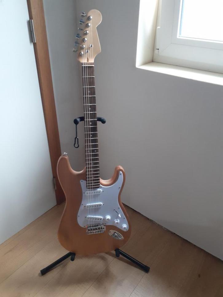 Elektrische gitaar + toebehoren, Muziek en Instrumenten, Snaarinstrumenten | Gitaren | Elektrisch, Nieuw, Solid body, Fender, Ophalen of Verzenden