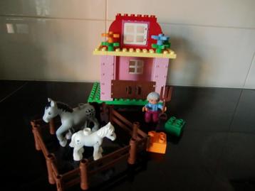 Duplo paardenstal 10500.