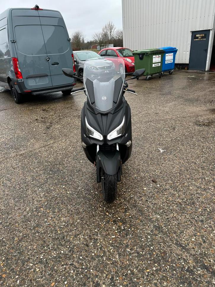 Sym Joymax z + 125 cc nieuwe model, Vélos & Vélomoteurs, Scooters | SYM, Comme neuf, Autres modèles, Essence, Enlèvement