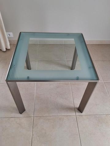 Bijzettafel alu met glasblad beschikbaar voor biedingen