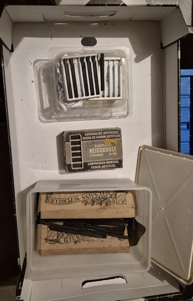 Houtskoolstiften, Hobby en Vrije tijd, Tekenen, Gebruikt, Potlood of Stift, Ophalen of Verzenden