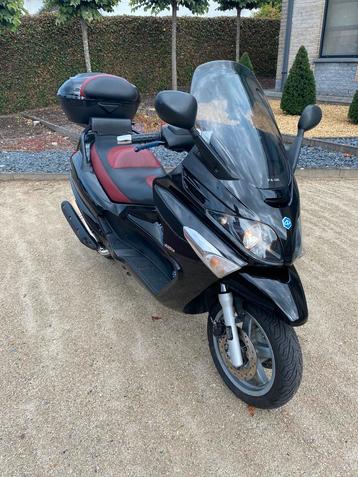 Piaggio evo 400x volledig inorde met keuring voor verkoop beschikbaar voor biedingen